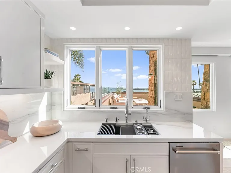 3130 Breakers Dr — Photo 14