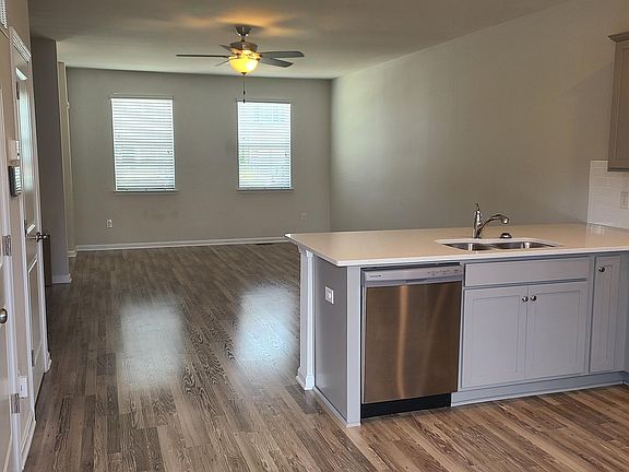 4th image of 223 Vespucci Ln