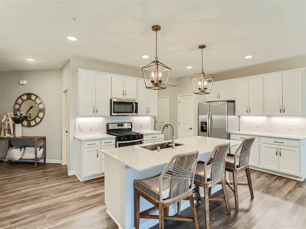 9693 4th Street Ln N, Lake Elmo, MN 55042
