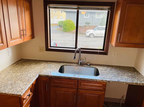 4921 SW 59th Ave APT 7, Portland, OR 97221