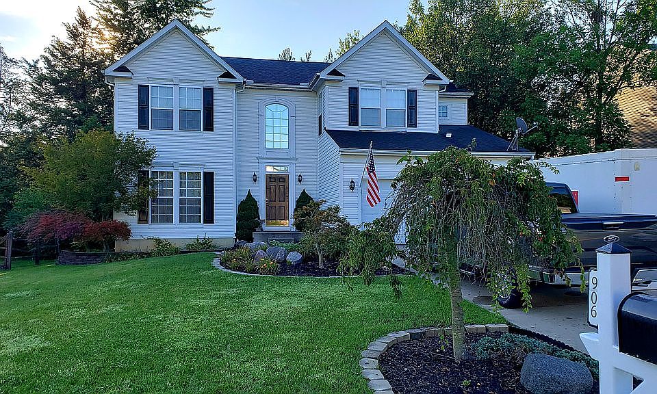 1st image of 906 Whispering Pine Way
