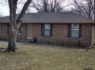 212 E Deanna Ln, Nixa, MO 65714