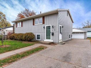 5110 48th St #A, Moline, IL 61265