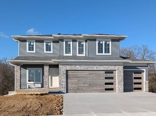 3061 Ridgeview Cir, Coralville, IA