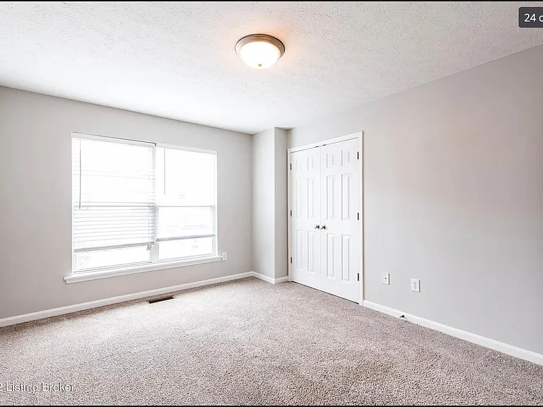 402 Clare Ln #402 — Photo 9