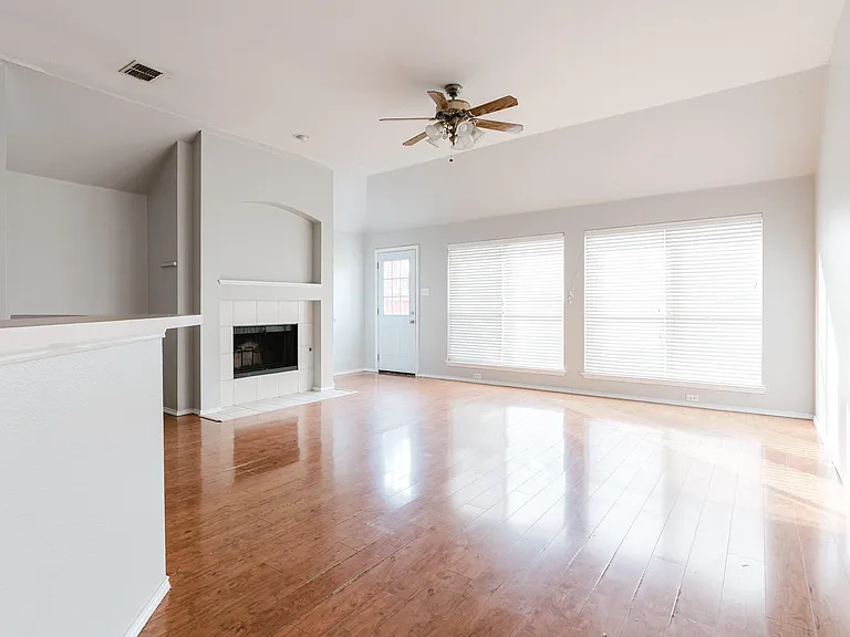 1514 Clear Creek Dr — Photo 18