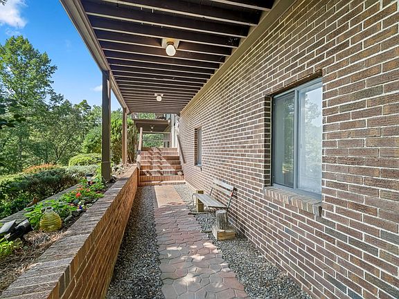 5th image of 1135 Daves Creek Rd