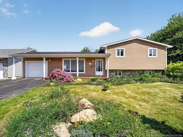 67 Bahama St, Dieppe, NB E1A 4Z1