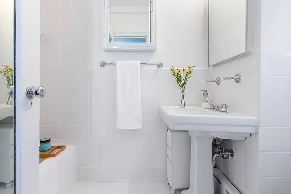 Rented by Douglas Elliman | media 7