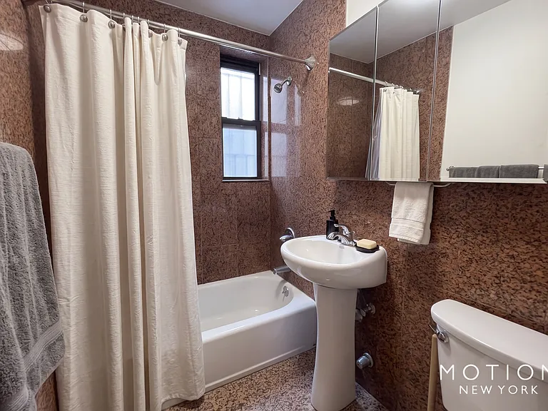 1261 Park Ave #14 — Photo 5