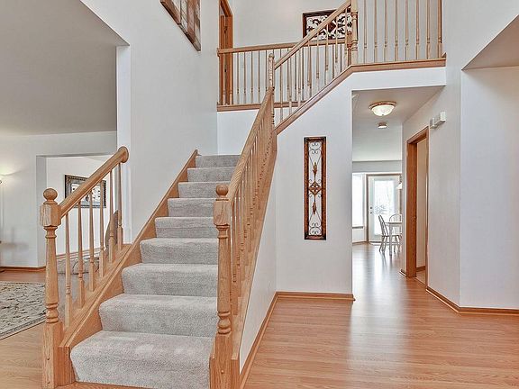 3rd image of 2701 Sierra Ave