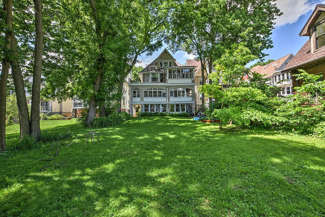 3 bed, 1390 sqft, $2,200 — Photo 4