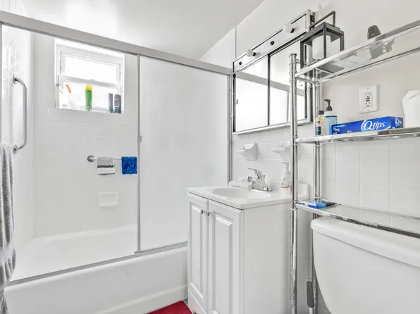 23-13 Ditmars Boulevard image 11 of 18