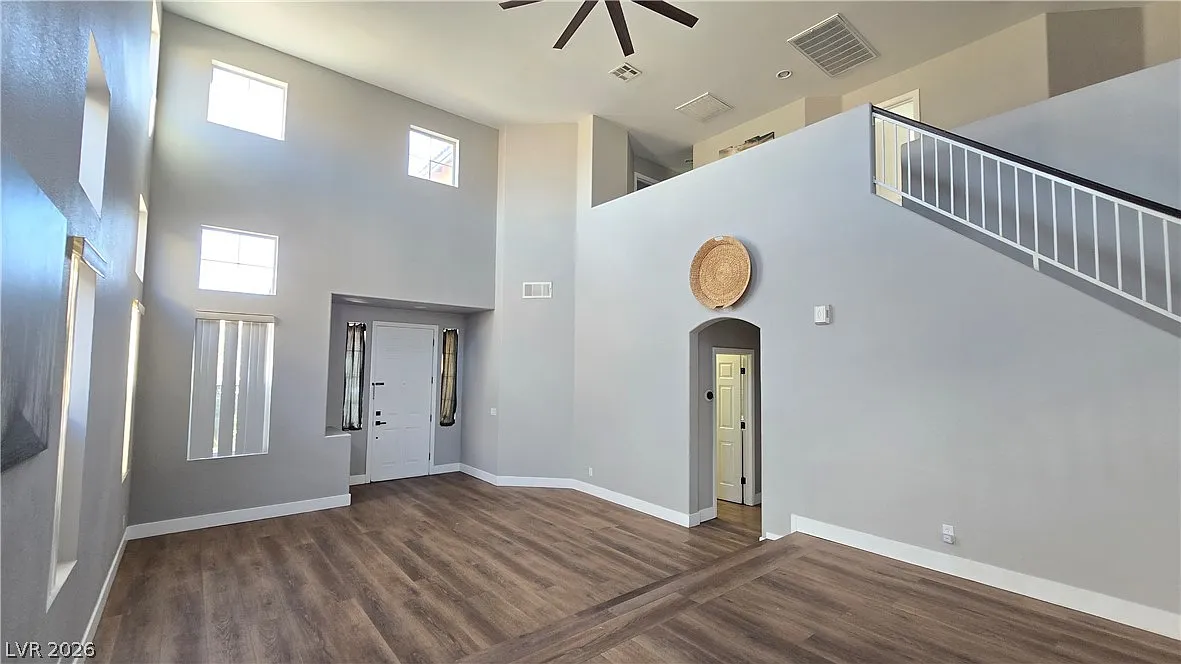 5 bed, 3.0 bath, 2454 sqft, $2,750 — Photo 3