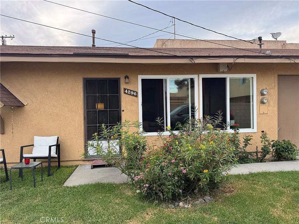 2 bed, 1.0 bath, 900 sqft, $2,950 — Photo 2