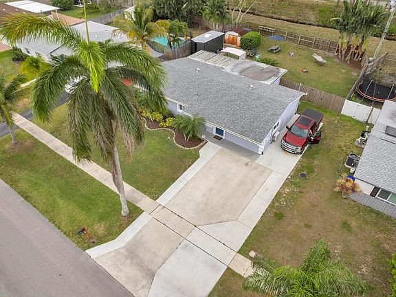 3rd image of 441 Cypress Lane