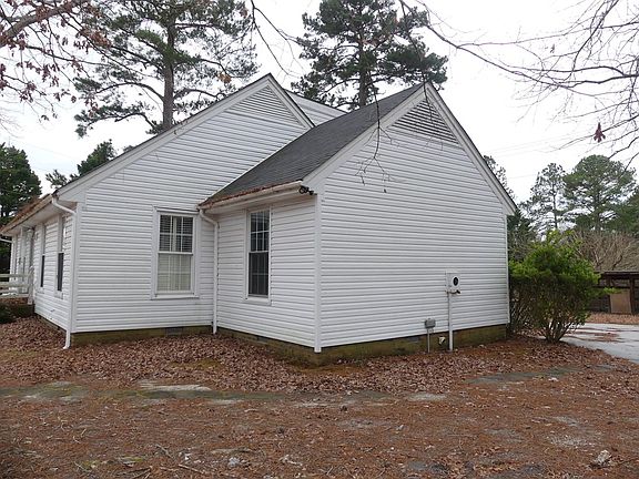 2nd image of 900 Mashie Ln