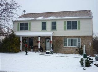18 Royal Oak Dr, Lower Burrell, PA 15068