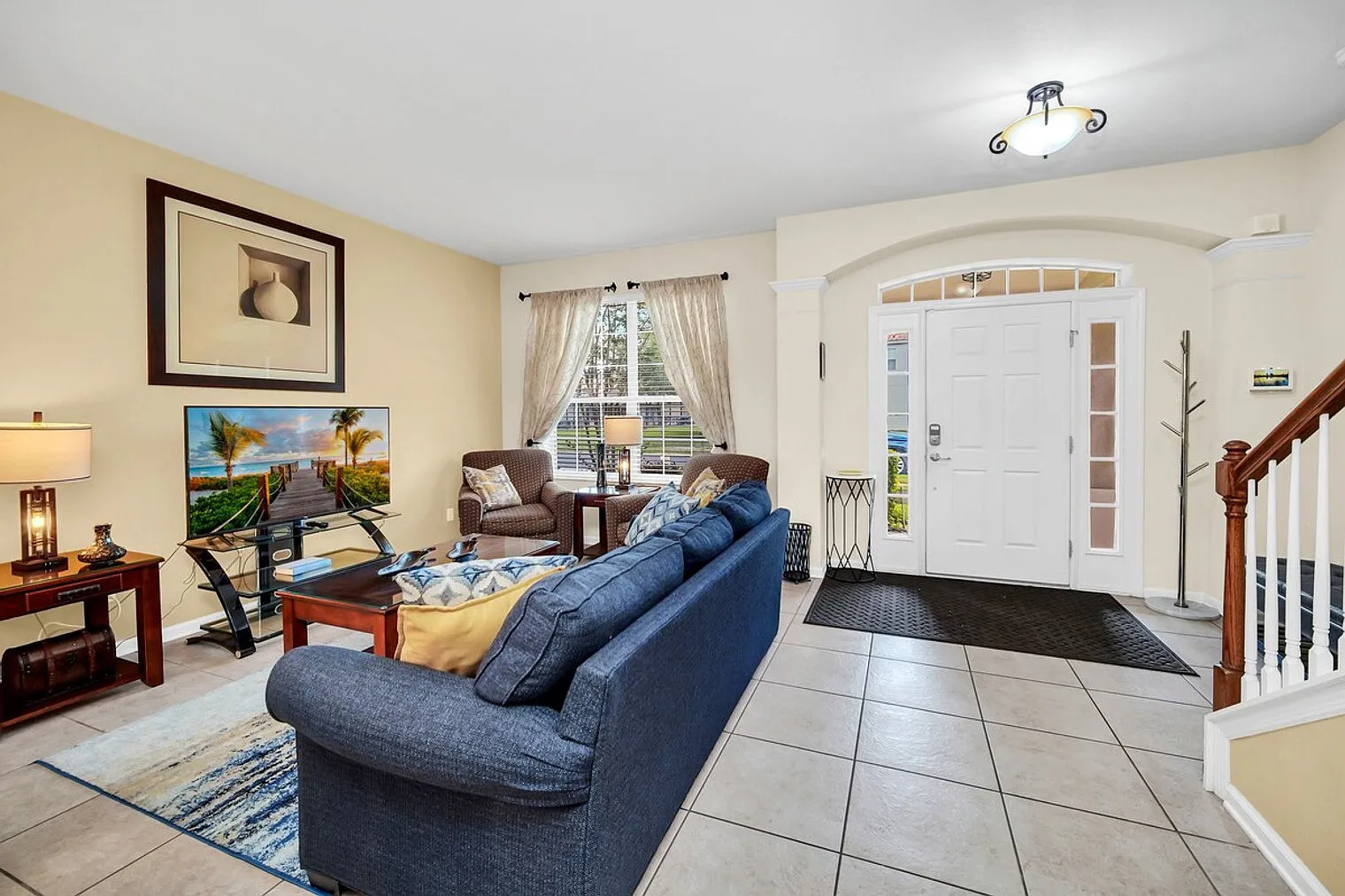 6 bed, 4.0 bath, 2820 sqft, $5,648 — Photo 2