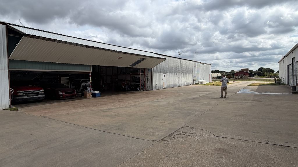 10030 Aeronca Ln - Property Image