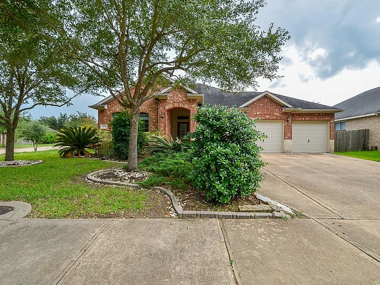 4019 Jade Cove Ln — Photo 2