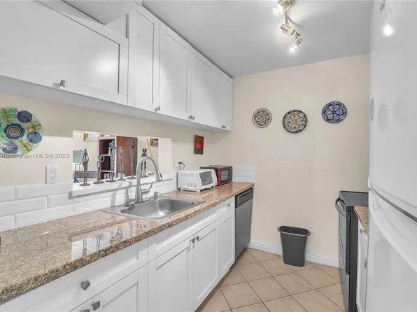 9405 W Flagler St APT D109, Miami, FL 33174