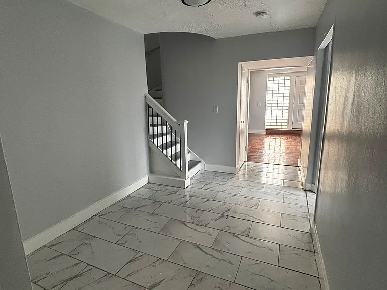 907 Park Ave #D21 — Photo 7