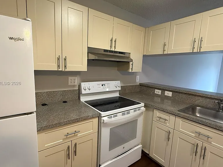 9933 Nob Hill Ln #9933 — Photo 7