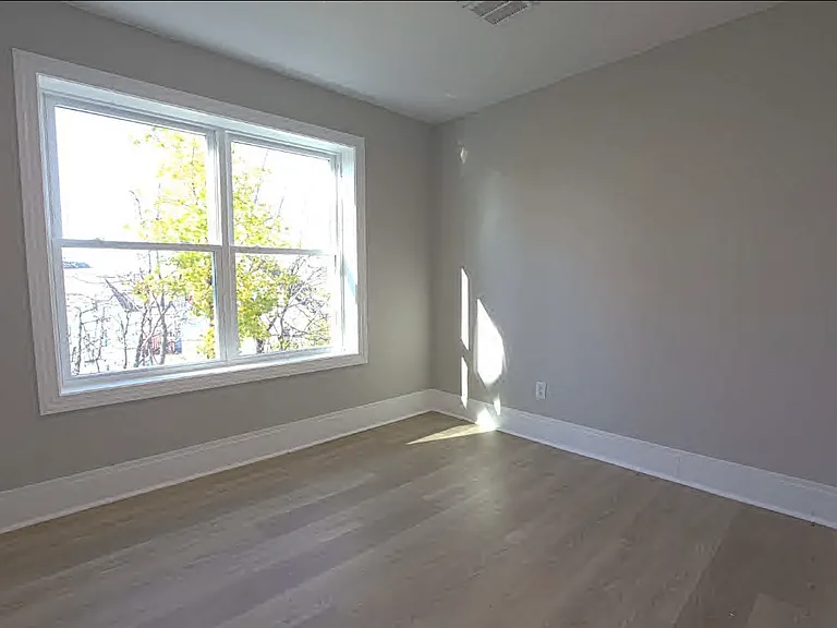 31 Florence St #3 — Photo 10