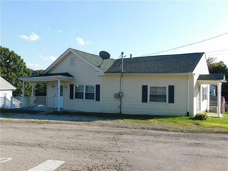 593 Broadway Ext photo 1