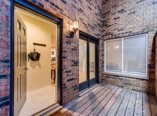 832 W Barry Ave #2, Chicago, IL 60657