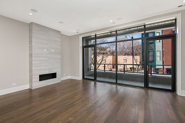 1st image of 2474 N Lincoln Ave #5N