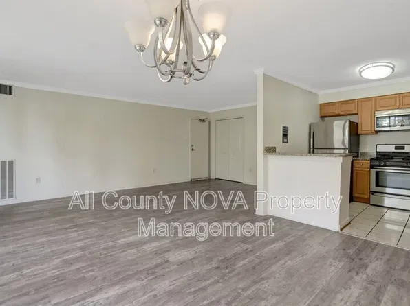 4 S Van Dorn St APT 505, Alexandria, VA 22304