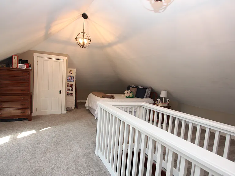 239 E Whittier St — Photo 8