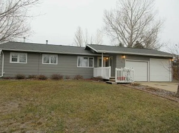 1243 9th St E, Dickinson, ND 58601
