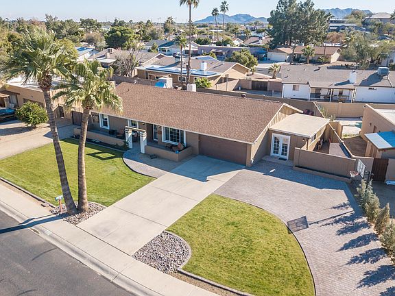 3rd image of 3023 E Vista Dr