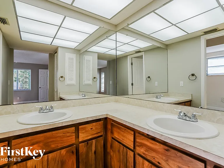 18185 Dupont Dr — Photo 7