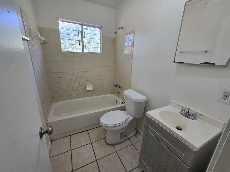 412 Edward St — Photo 7