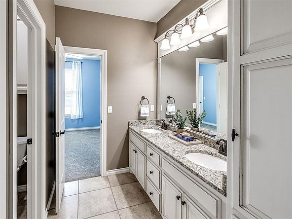 5th image of 2713 Old Towne Trl