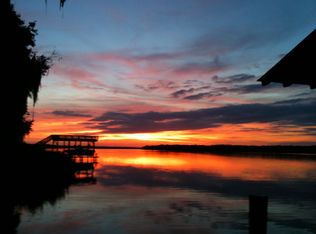 102 Steamboat Ct, San Mateo, FL 32187