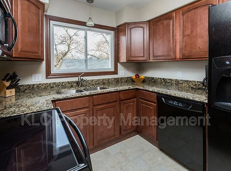 8302 Twana Dr — Photo 2