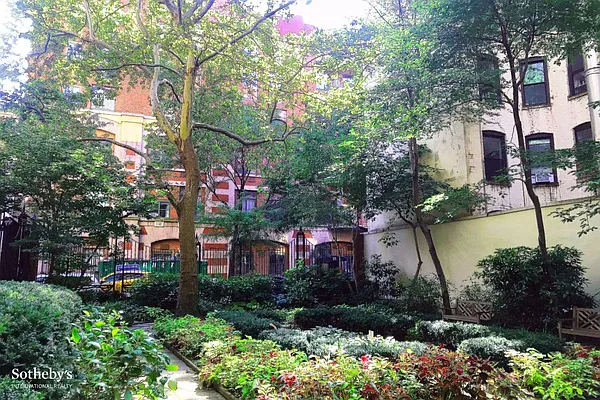 Sold by Sotheby's International Realty | media 28