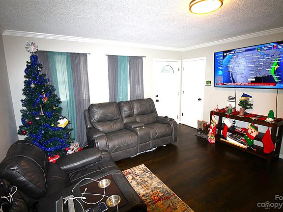 4th image of 243 Branchwood Cir