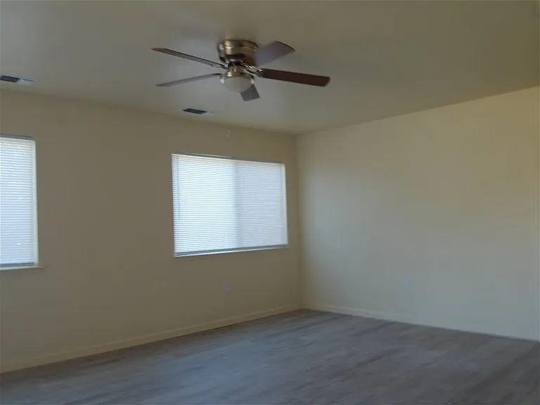 1852 Hile Ave — Photo 5
