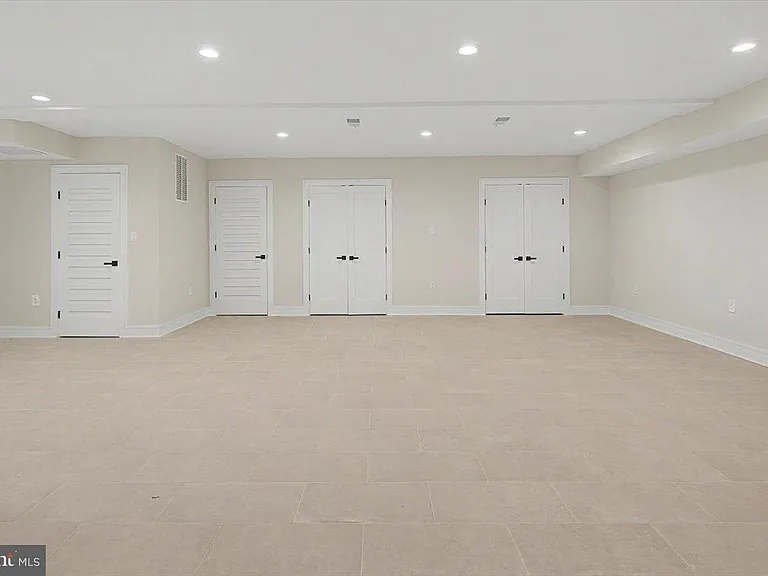 2902 Vista St NE — Photo 77
