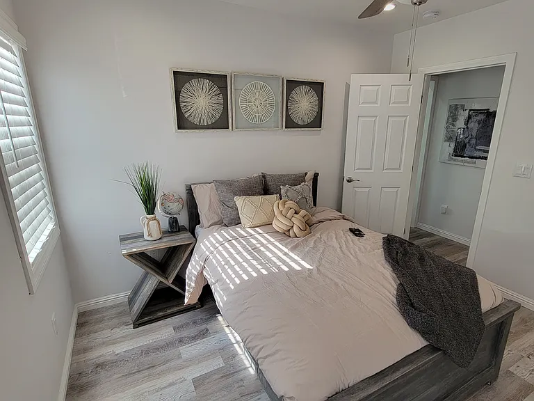 6250 S Wilton Pl — Photo 12