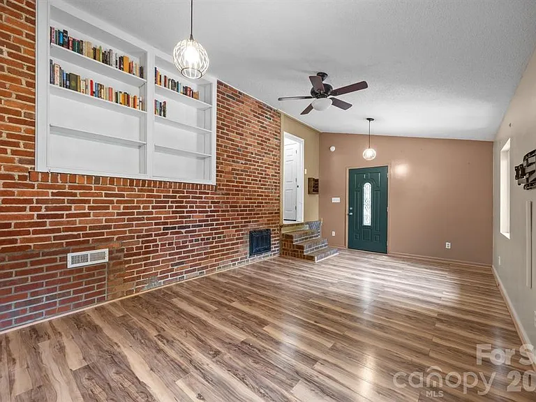 2 Enka Orchard St — Photo 23