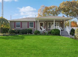 234 N Evergreen Dr, Selden, NY 11784