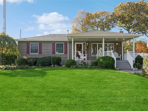 234 N Evergreen Drive, Selden, NY 11784