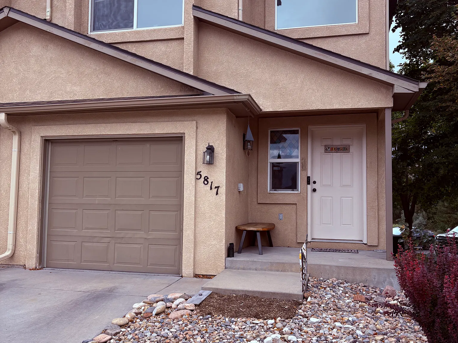 2 bed, 2.5 bath, 1600 sqft, $2,000 — Photo 1